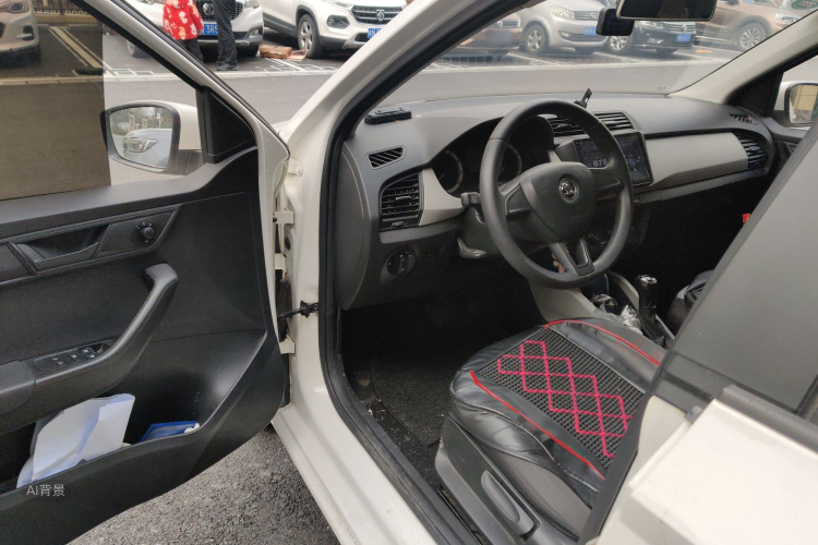 Skoda Fabia 2017 immagine di auto #18