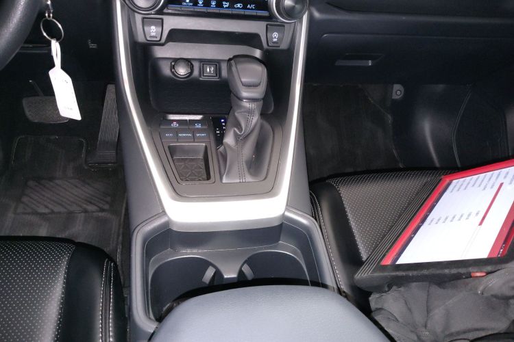 Toyota RAV4 2021 car image #18