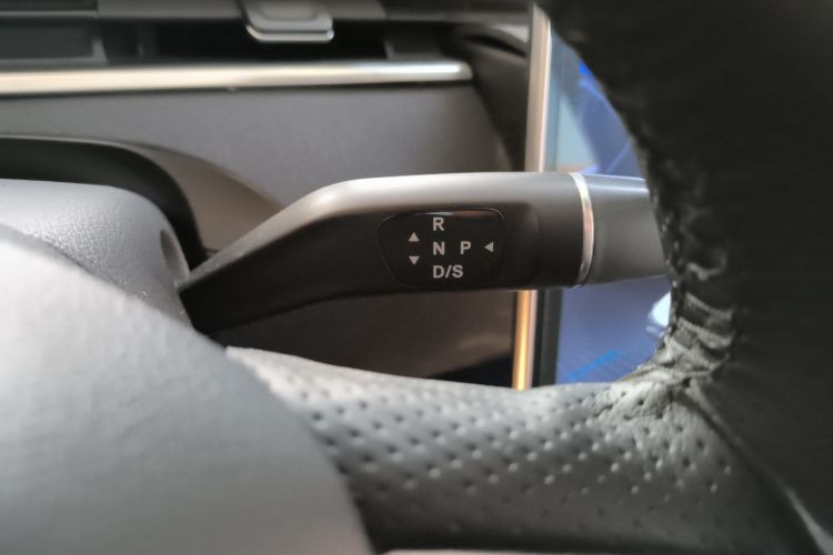 哪吒汽车 哪吒V 2021 汽车图片 #18