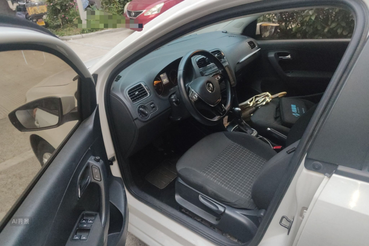 Polo 2016 car image #18