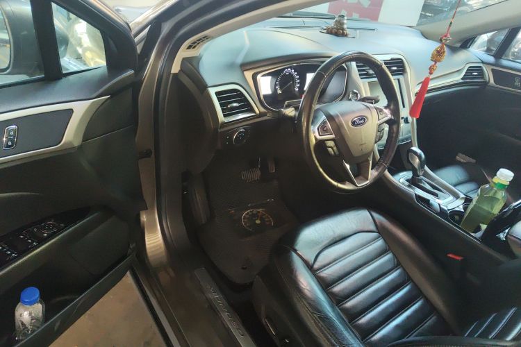 Ford Mondeo 2015 car image #18