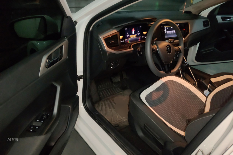 Polo 2023 car image #18