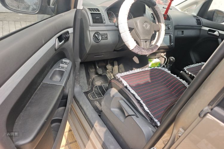 Volkswagen Touran 2015 car image #18