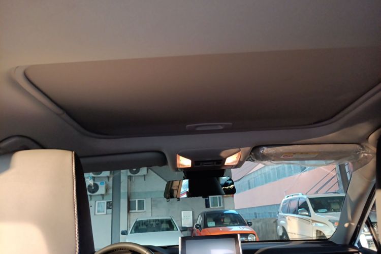 Toyota RAV4 2022 car image #18