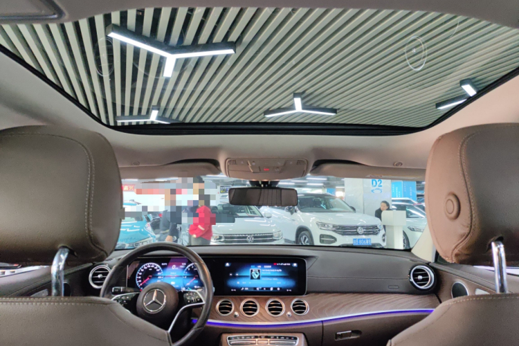 Mercedes-Benz E Class New Energy 2023 car image #18