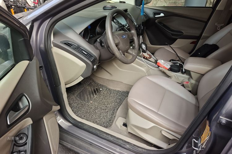 Ford Focus 2013 car image #18