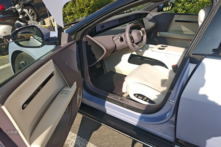 Avatr 12 2025 car image #18