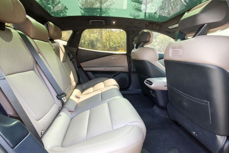 Lynk & Co 2024 car image #18