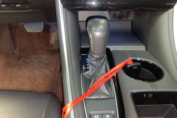 Toyota Avalon 2024 car image #18