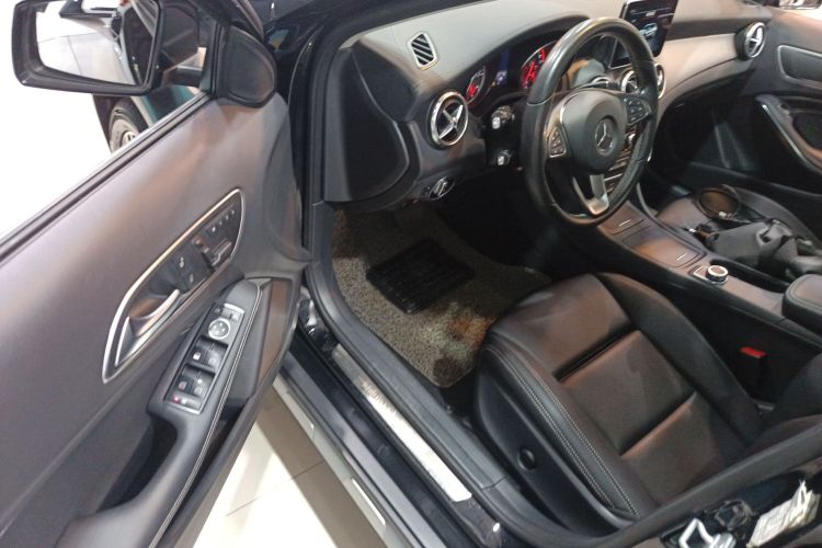 Mercedes-Benz GLA Class 2016 immagine di auto #18