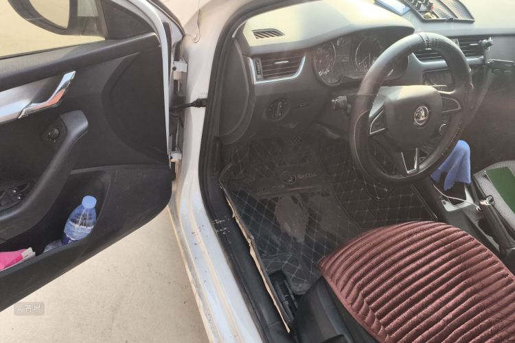 Skoda Octavia 2020 car image #18
