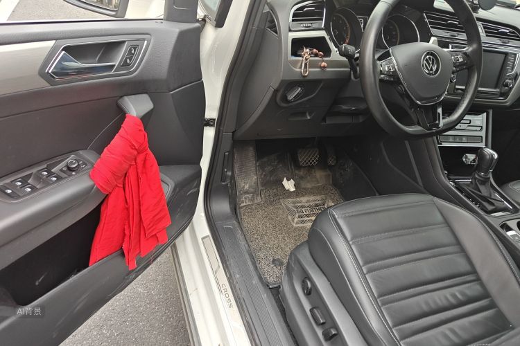 Volkswagen Touran 2021 car image #18