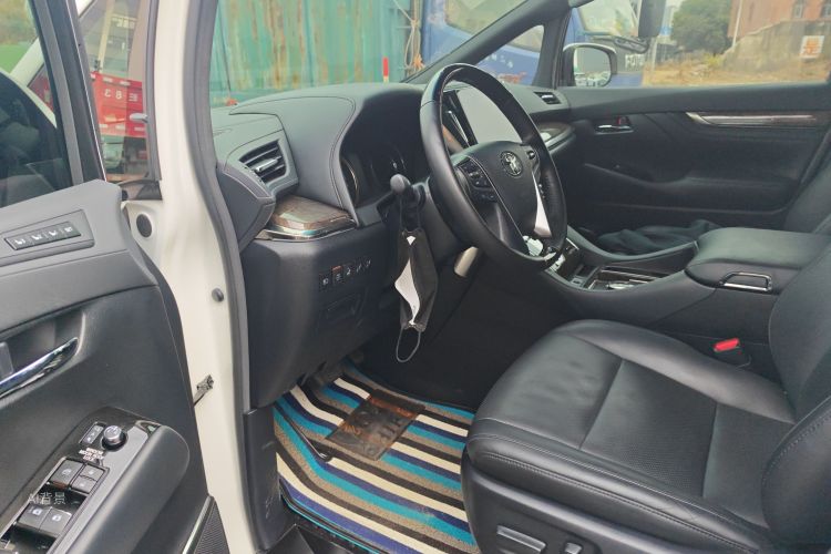 Toyota Vellfire 2020 صورة سيارة #18