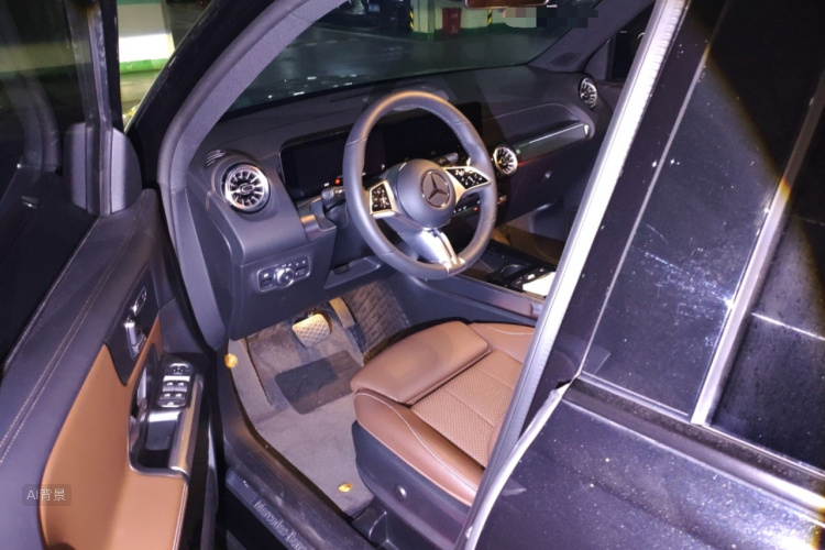 Mercedes-Benz GLB Class 2025 car image #18