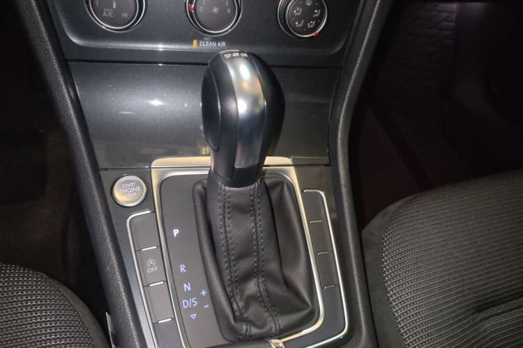 Volkswagen Golf 2020 car image #18