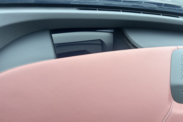 BMW iX 2024 car image #18