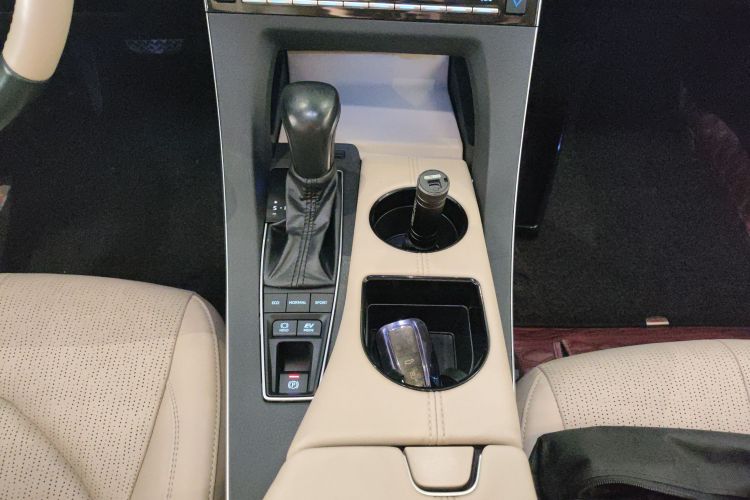 Toyota Avalon 2020 car image #18