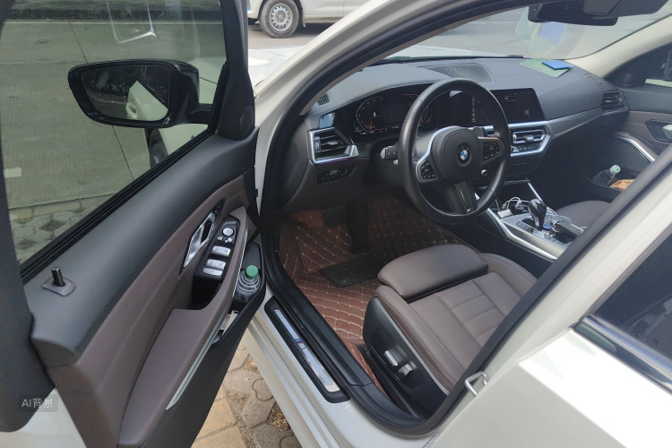 BMW 3 Series 2021 car image #18