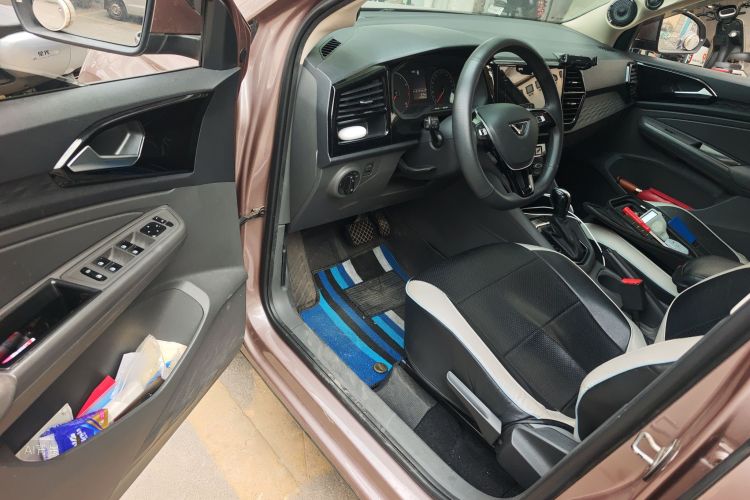VS5 2020 car image #18