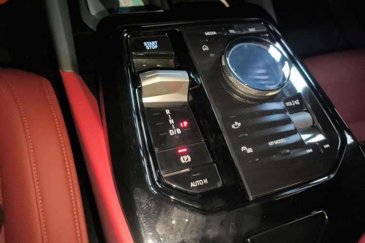 BMW i5 2024 immagine di auto #18