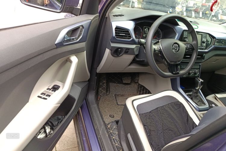 Volkswagen T-Cross 2019 #18 Volkswagen T-Cross 2019 car image #18