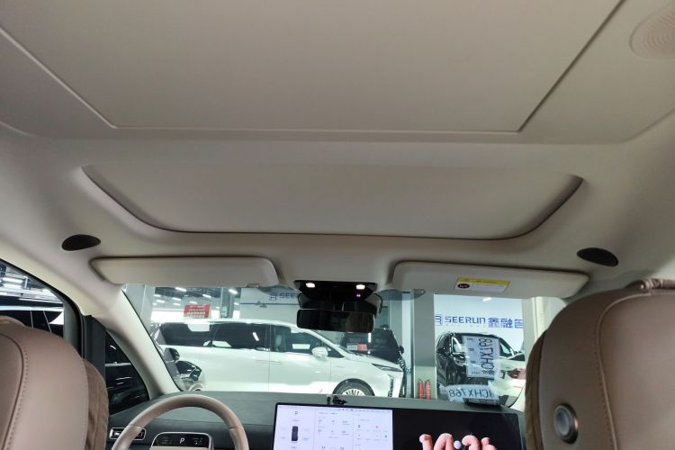 理想汽车 理想MEGA 2025 汽车图片 #18