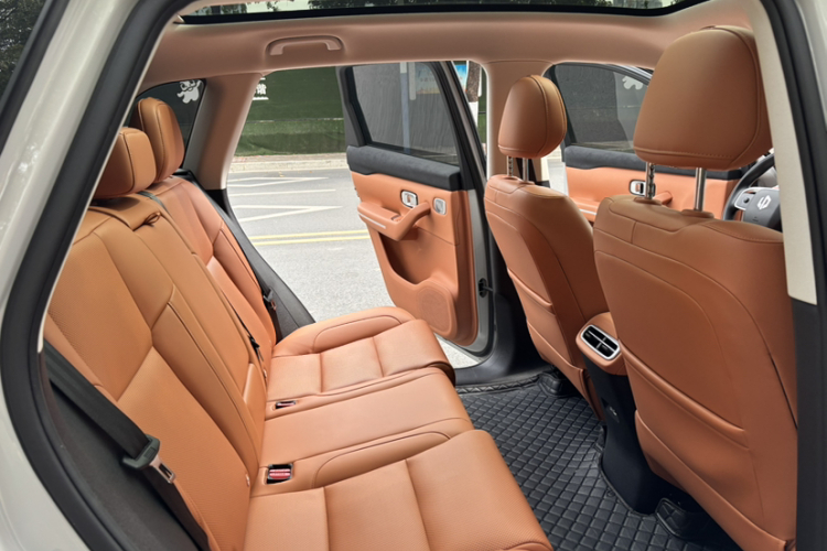 零跑汽车 零跑C10 2024 汽车图片 #18