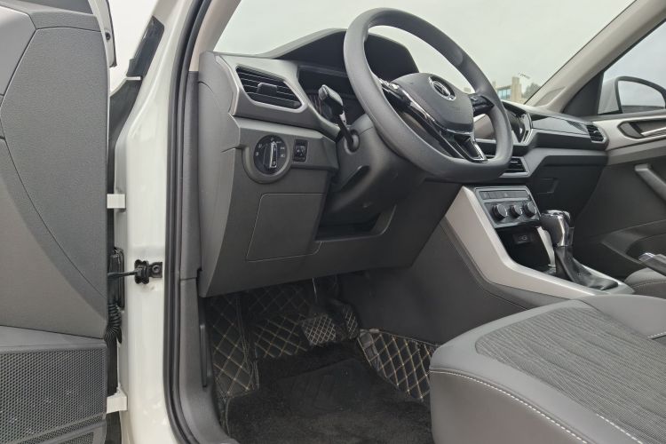Volkswagen T-Cross 2022 car image #18