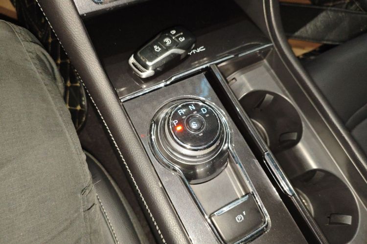 Ford Taurus 2017 car image #18