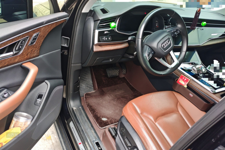 Audi Q7 2020 car image #18