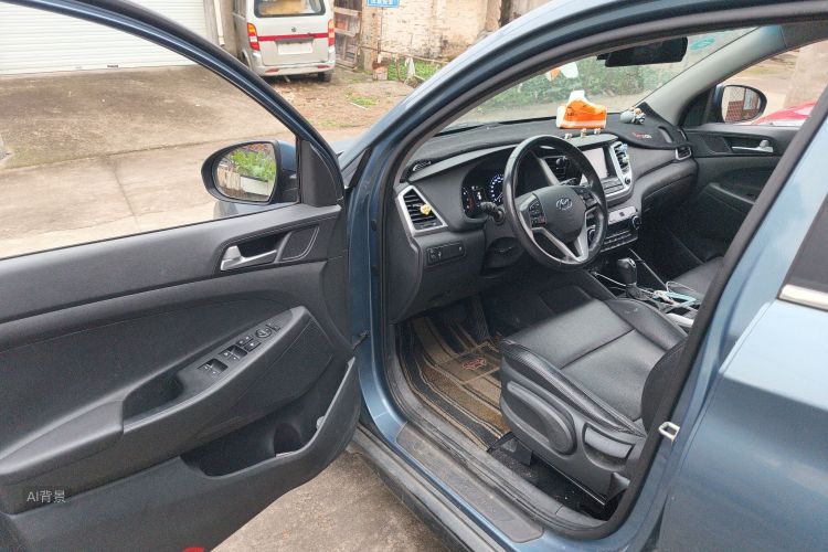 Hyundai Tucson 2017 immagine di auto #18