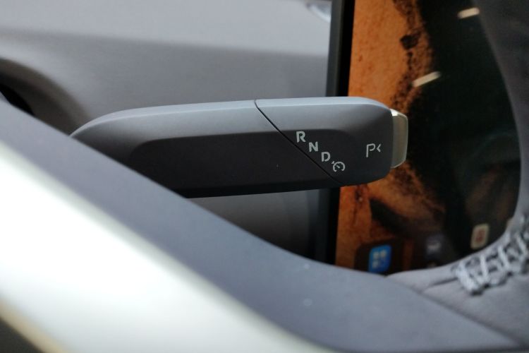 Avatr 06 2025 car image #18