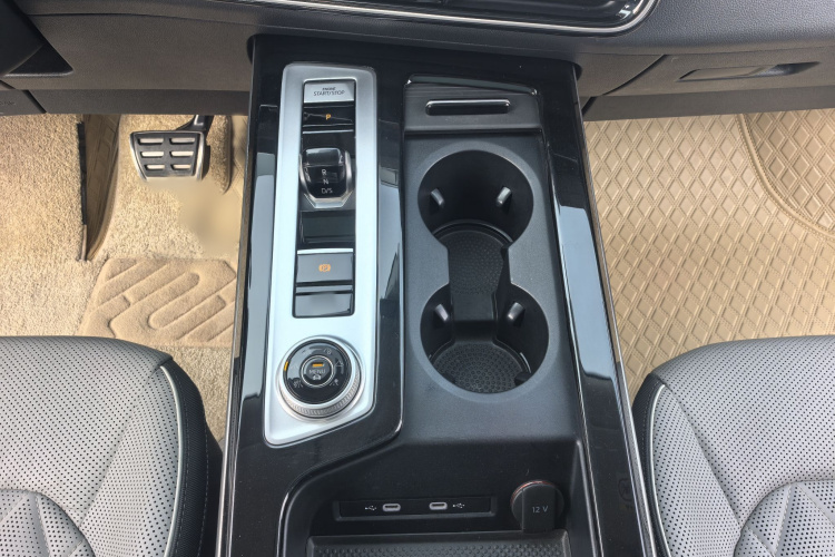 Volkswagen Tavendor 2023 immagine di auto #18