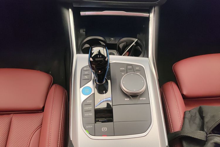 BMW i4 2022 car image #18