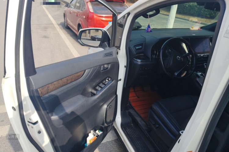 Toyota Vellfire 2020 car image #18