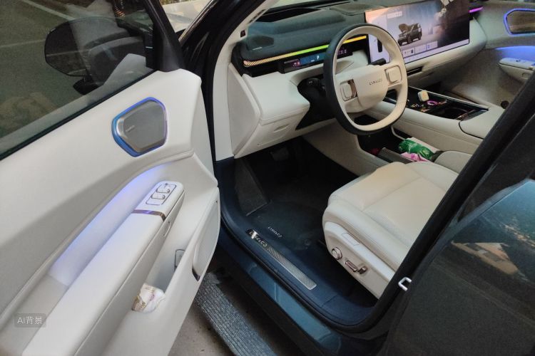 Lynk & Co 900 2025 car image #18