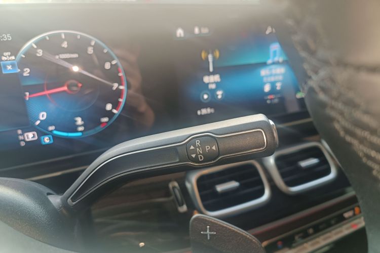 Mercedes-Benz GLE Class 2023 immagine di auto #18