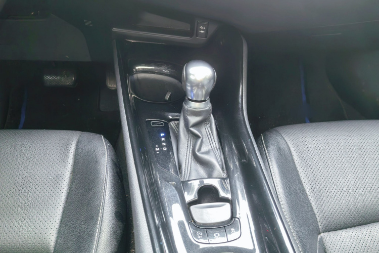 Toyota C-HR 2019 car image #18