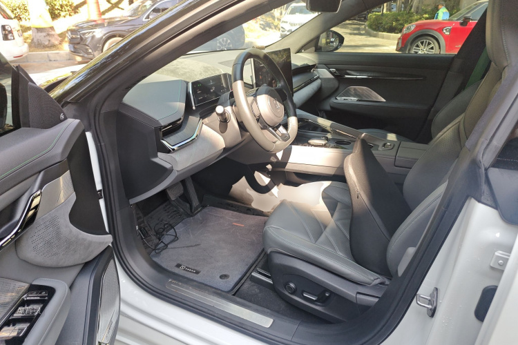 Zeekr 001 2023 immagine di auto #18