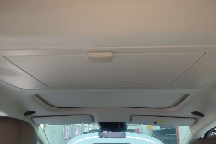 理想汽车 理想MEGA 2025 汽车图片 #18