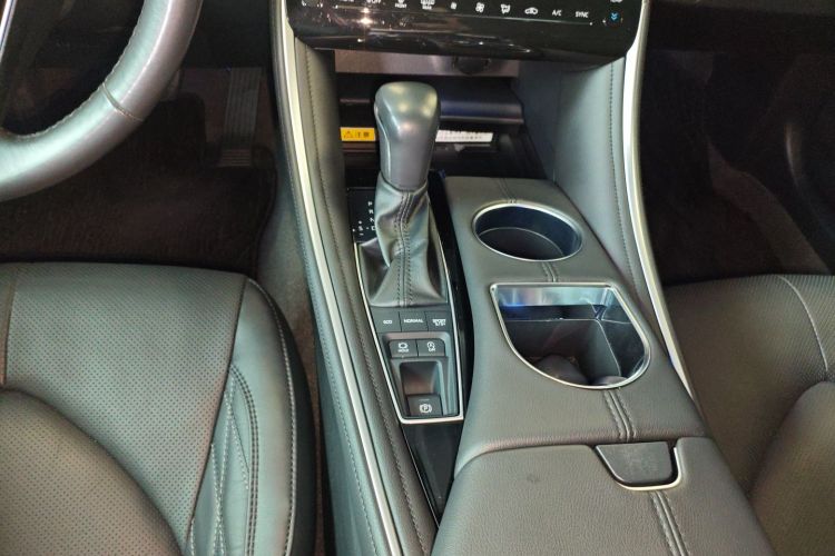 Toyota Avalon 2023 car image #18