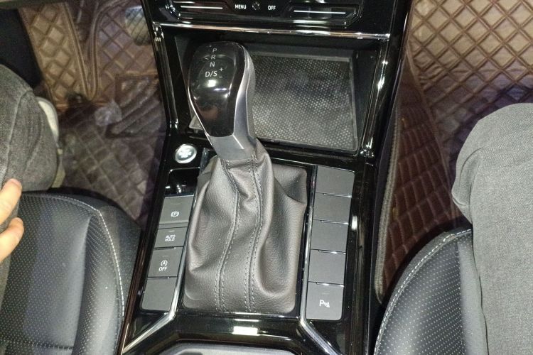 Volkswagen Passat 2025 immagine di auto #18