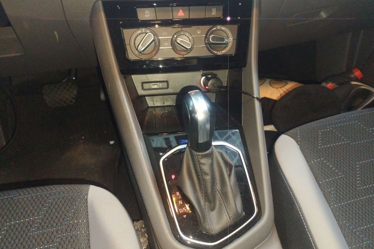 VS5 2019 car image #18