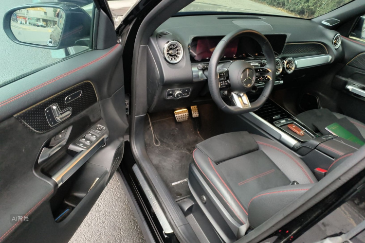 Mercedes-Benz GLB AMG 2025 car image #18