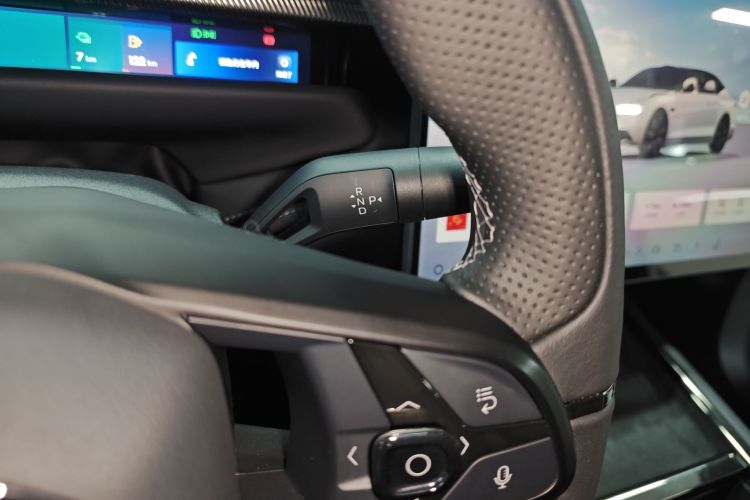 Lynk & Co 10 EM-P 2025 car image #18