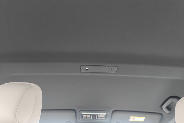 2025 car image #18