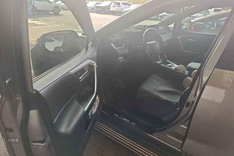 Toyota RAV4 2019 car image #18