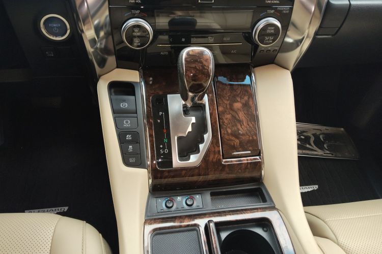 Toyota Alphard 2021 car image #18