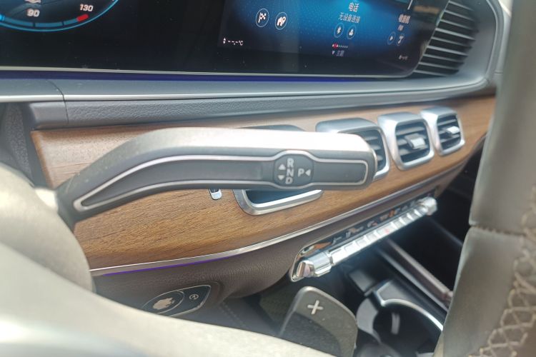 Mercedes-Benz GLE Class 2020 car image #18