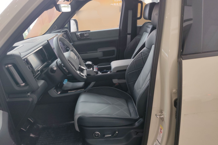 FangChengBao Leopard 5 2025 car image #18